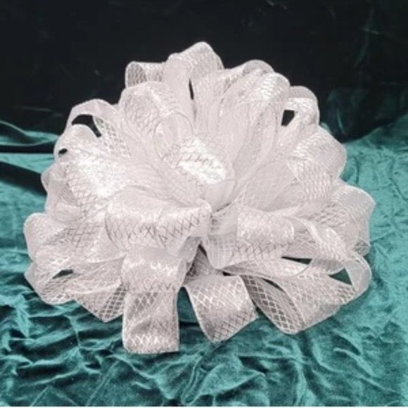 Christmas Tree Bow Topper, Silver Sheer Tree Topper 44 Loop Bow - Picture 1 of 4